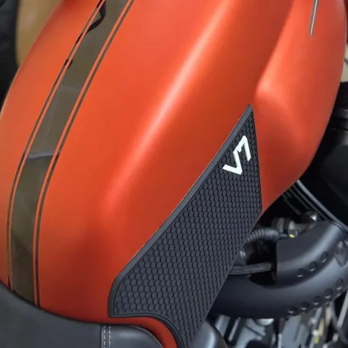 Vista 2 de Para Moto Guzzi V7 iii 850 2021 - Almohadilla lateral para tanque de combustible, almohadillas protectoras, calcomanías, calcomanía de gas, agarre