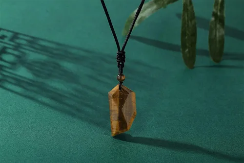 Vista 2 de XIANNVXI Collar de piedra de cristal curativo con dije de cuerda negra ajustable con piedras preciosas naturales para hombres y mujeres Cuerda