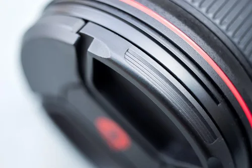 Vista 2 de Lens Cap Center-Pinch, resortes extra fuertes, ajuste perfecto, fabricado en plástico 100 % reciclado