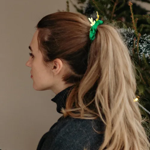 Vista 2 de 3 unidades de coleteros navideños de seda, lazos elásticos navideños con astas de alce navideño, suaves bandas elásticas para el cabello, lazos