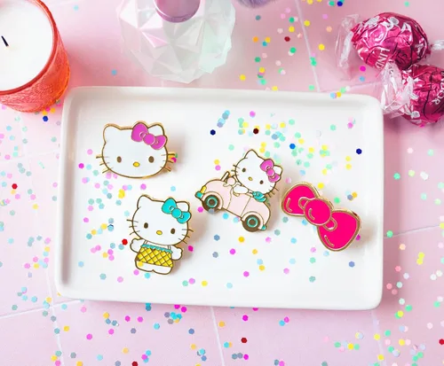 Vista 4 de Hello Kitty Fruit - Juego de 4 pines esmaltados, Metal, Sin gemas.