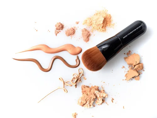 Vista 3 de Mágica brocha Jacqueline Kalab para aplicar base, el cepillo para maquillaje más adictivo, más útil, más asombroso, más indispensable del mercado