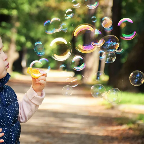Vista 13 de Paquete de 12 botellas de burbujas grandes, solución de burbujas de 4 onzas, juguete novedoso de verano, recuerdo de fiesta de actividades, juego