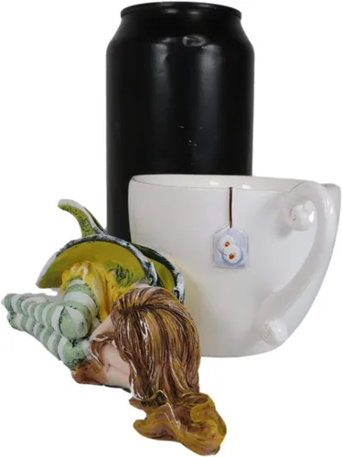Vista 4 de Ebros Gift Amy Brown Fantasy Manzanilla calmante en taza de té con figura de hadas durmiendo escultura festiva coleccionable