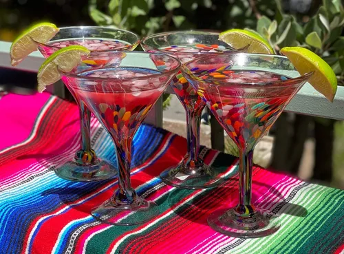 Vista 4 de Dos Sueños Juego de 4 vasos de Margarita modernos soplados a mano mexicanos - Confetti Carmen (12 onzas)