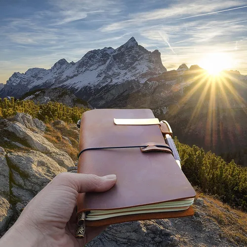 Vista 4 de Leather Refillable Journal, Travelers Notebook for Men and Women, Handmade Gift Set with Journal and Stylish Pen, Vintage Notebook, Sketchbook