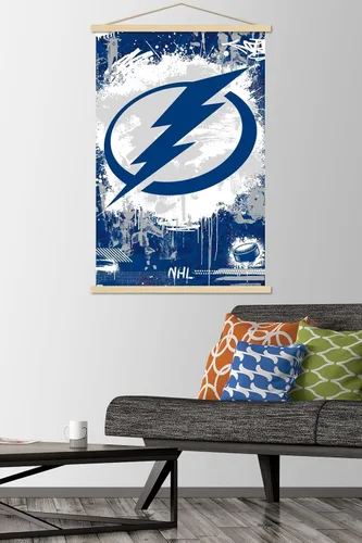 Vista 2 de Trends International NHL Tampa Bay Lightning - Póster de pared con el logotipo Maximalist 23, 22.37 x 34.00 pulgadas, paquete de impresión premium