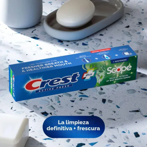 Vista 2 de Crema dental Crest Whitening Plus Scope, pasta de dientes Complete Active Fresh + blanqueamiento, 5.5 oz, pasta de dientes para dientes sensibles