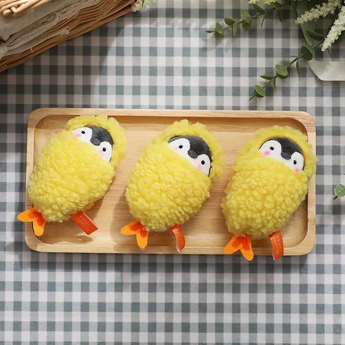 Vista 4 de BONICI Disfraz creativo de camarón frito y divertido para hombre y mujer, diseño de pingüino con colgante de bebé, llavero para regalo, bolso