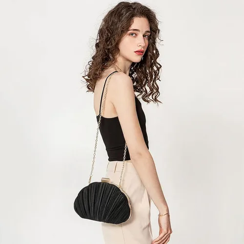 Vista 2 de RNIEGA Bolso de mano de noche plisado de satén para mujer, elegante bolso de mano con cadena para boda 1-negro