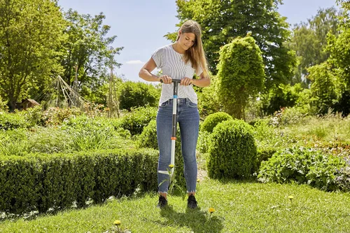 Vista 8 de Gardena Extractor de malezas de pie con eyector incorporado, mango largo Diseño resistente para una fácil eliminación de malezas sin doblarse