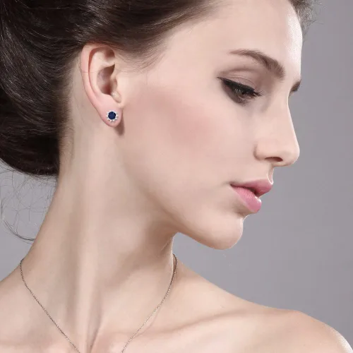 Vista 2 de Gem Stone King Aretes redondos de oro blanco de 18 quilates con piedra natal y diamante blanco de 0.157 in para mujer