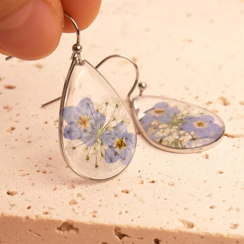 Vista 5 de Jean Beau Aretes de flores prensadas hechos a mano para mujer, flores secas de resina únicas de plata de ley, lágrima colgante, aretes florales
