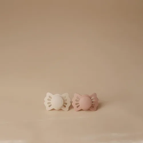 Vista 3 de FRIGG Lucky Symmetric SilkySoft - Chupete de silicona para bebé, fabricado en Dinamarca, sin BPA (crema/rubor, 0-6 meses)