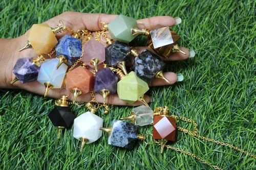 Vista 4 de Jet - Péndulo de cadena de oro hexagonal surtido, único, auténtico, péndulo curativo de chakras, piedra natural, equilibrio de chakras, radiestesia