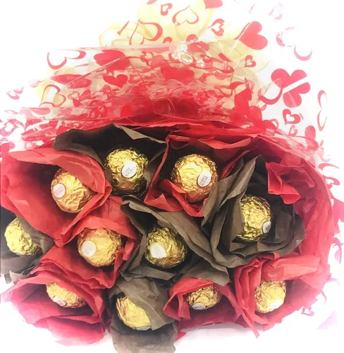 Vista 4 de Chocolates gourmet con leche de avellana, ramo de regalo de chocolate con caramelo, 24 unidades de rosas rojas comestibles