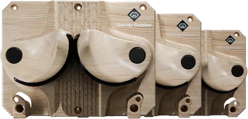 Vista 18 de Gravity Grabber La estantería de pared definitiva para esquís y tablas de snowboard - Se adapta a cualquier esquí o tabla de snowboard - Guarda tus