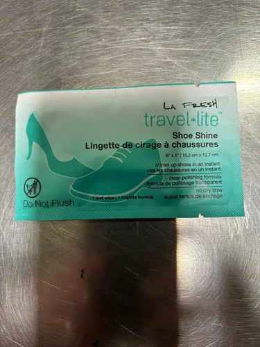Vista 2 de LA Fresh Travel Lite - Toallitas de limpieza prehumedecidas para zapatos, paquete de 50 toallitas de limpieza envueltas individualmente, sin rayas