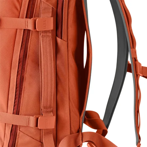 Vista 5 de YETI Mochila Crossroads, Arcilla del desierto alto