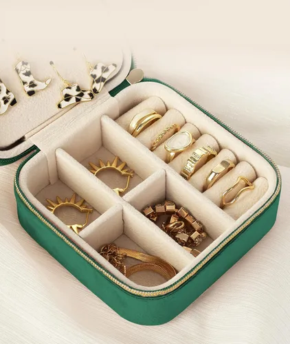 Vista 5 de Quatish Joyero de viaje, organizador de viaje de joyería, caja de joyería pequeña portátil para mujeres, mini estuche de joyería de terciopelo