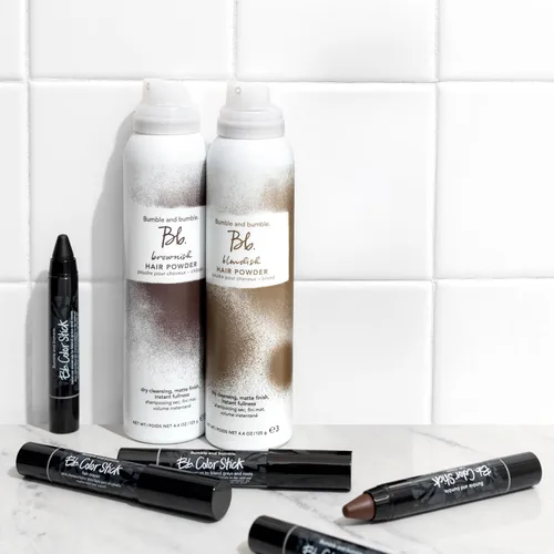 Vista 5 de Bumble and bumble. Cabello gris en barra de color + cobertura de raíces en marrón natural + tonos negros