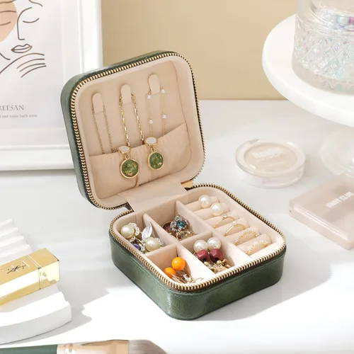Vista 3 de Ringsun Joyero de cuero genuino pequeño joyero de viaje para mujer, organizador de viaje portátil para anillos, aretes, collar, pulsera