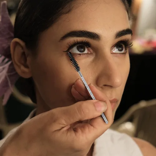 Vista 7 de 100 piezas de varitas de rímel desechables, cepillos espirales de cejas de cristal para extensiones de pestañas, cepillos de pestañas negros