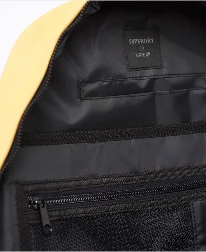 Vista 6 de Superdry Mochila esencial Montana para hombre, diseño clásico, amarillo, (Pigment Yellow), talla única , Mochilas tipo mochila