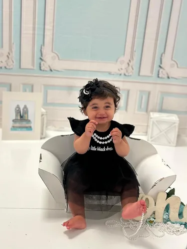 Vista 4 de 2 diademas negras para bebé niña con perlas y flores de perlas, accesorios de banda para el pelo para niños pequeños (FD48-negro)