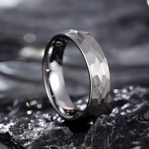 Vista 2 de Three Keys Jewelery - Anillos de tungsteno martillado para hombres y mujeres, 0.157pulgadas, 0.236pulgadas, 0.315pulgadas, negro cepillado, alianza