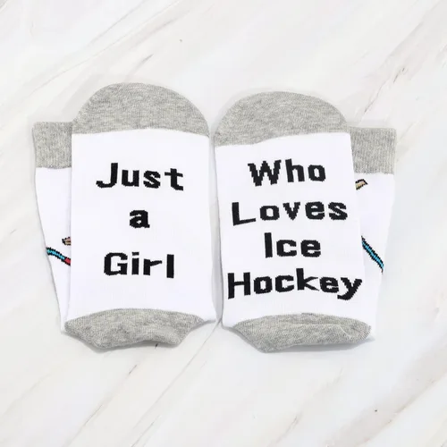 Vista 3 de CMNIM Regalos de hockey sobre hielo para niñas, 2 pares de calcetines novedosos de hockey sobre hielo Just a Girl Who Loves Hockey sobre hielo
