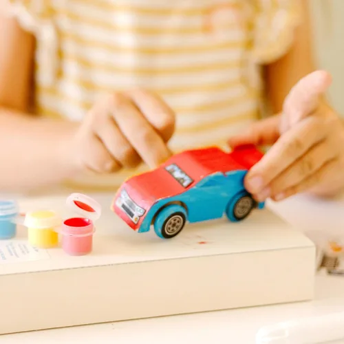 Vista 5 de Coche de carreras DYO de Melissa & Doug.