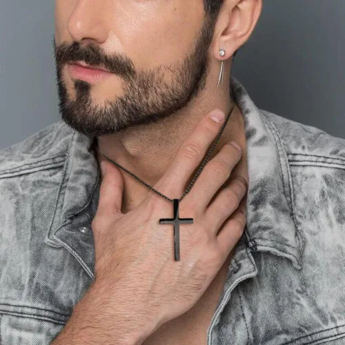 Vista 2 de Collar con dije de cruz cristiana para hombre de acero inoxidable chapado en oro o plata, o negro religioso y minimalista, para joyería de bautismo
