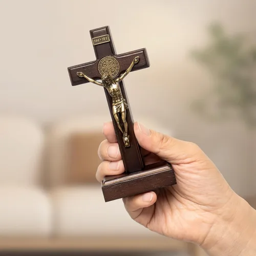 Vista 4 de KUXBET Cruz de Madera de Pie de 5 Pulgadas Crucifijo Pequeño - Cruz Crucifijo de Jesucristo para Colgar en la Pared para Mesa o Pared Decoración