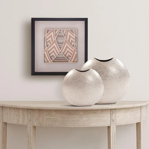 Vista 5 de Howard Elliott Collection Jarrón decorativo de metal esmerilado, acento plateado metálico con textura martillada para el hogar, centro de mesa