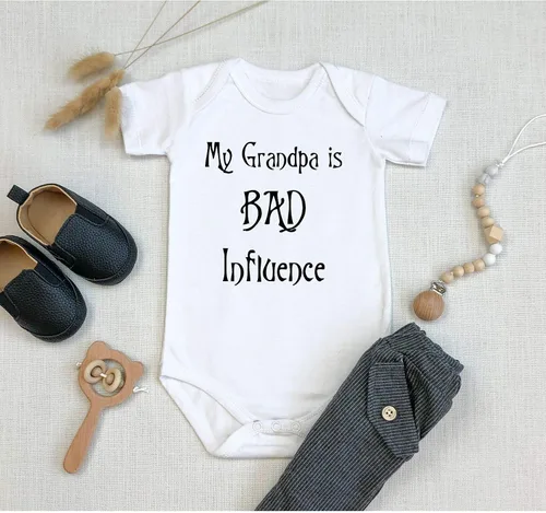 Vista 3 de My el abuelo Bad Influence" Custom Boutique Body de Onesie. Es