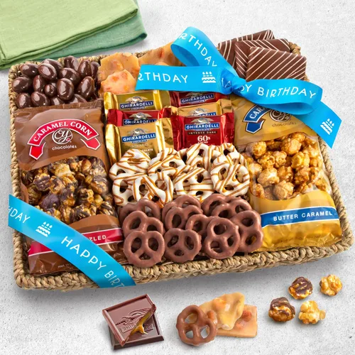 Vista 2 de A Gift Inside Gran Cesta de Regalo de Cumpleaños de Chocolate Caramelo y Crujiente con Aperitivos, Pretzels, Ghirardelli y Nueces Cubiertas