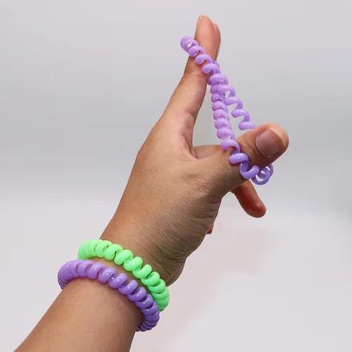 Vista 4 de Pulseras sensoriales elásticas en espiral para niños y niñas, paquete de 12, pulseras para niños pequeños, ayuda divertida para el habla