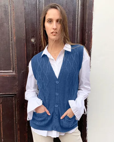 Vista 4 de TINKUY Peru - Chaleco tipo cárdigan de lana de alpaca con cuello en V para mujer, talla S-4XL