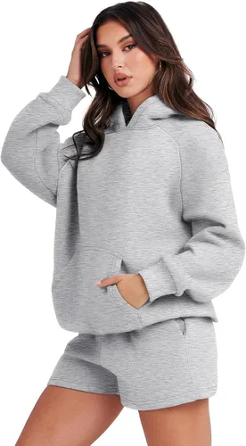 Vista 3 de ATHMILE Conjunto de 2 piezas de gran tamaño con capucha y pantalones cortos para mujer, conjunto de otoño 2023 de manga larga y sudadera acogedora