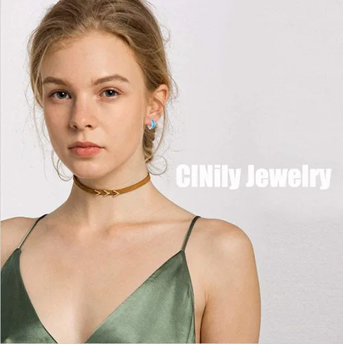 Vista 221 de CiNily Aretes Huggie de ópalo con bisagras, chapados en oro, hipoalergénicos, pequeños aretes de aro para mujeres, adolescentes, niñas, hombres