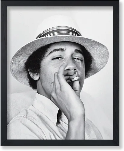 Vista 13 de Poster Master Póster de fotografía vintage, impresión de retrato retro, regalo para artista, amigo, joven Barack Obama fumando cigarrillo
