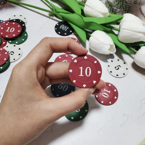 Vista 7 de VOVCIG Juego de fichas de póquer de 100 piezas, 5 colores para el hogar, juegos de póquer, noches, fiestas, clubes o juegos de póquer nocturnos