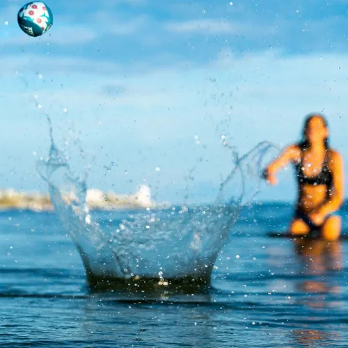 Vista 2 de Waboba Original Water Bouncing Ball - Perfect Toy for Beach and Water Games - Skips on Water - Invented in Sweden Neon Abstracto