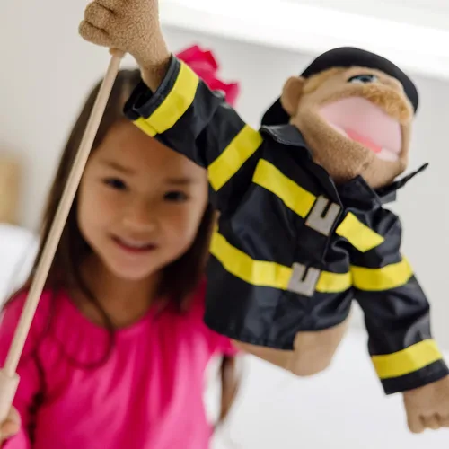 Vista 2 de Melissa & Doug - Paquete de marionetas, oficial de policía y bomberos