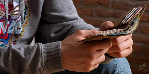 Vista 5 de Billetera de cuero delgada para hombre con bolsillo plegable y tecnología de bloqueo RFID, Marrón cazador oscuro