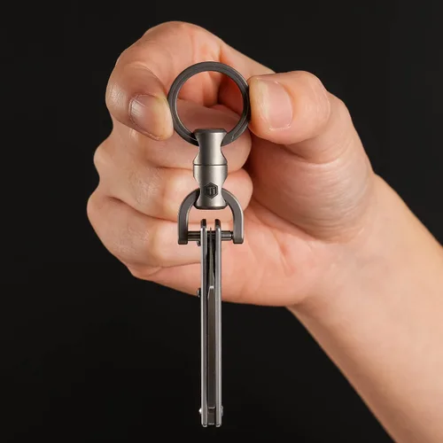 Vista 4 de KeyUnity KM13 Swivel Keychain with D Ring Key Shackle, Titanium Rotatable Key Organizer