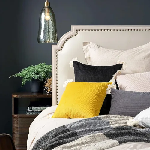 Vista 7 de Phantoscope Paquete de 2 fundas de almohada de pana suave decorativas de terciopelo a rayas con borlas de algodón, fundas de almohada ultra sólidas