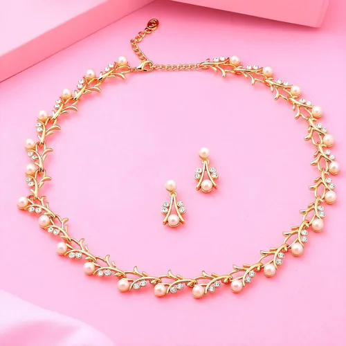 Vista 2 de Slaksworld Exquisito juego de collar de perlas blancas y circonitas cúbicas bañadas en tono dorado con aretes para mujeres y niñas. El juego