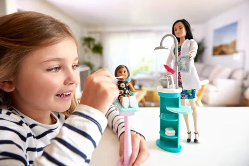 Vista 2 de Barbie Muñeca y juego de dentista, pelo negro